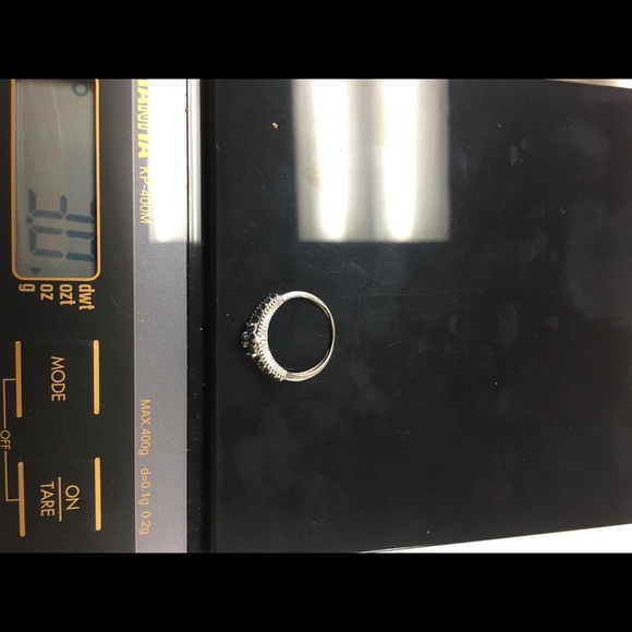 blue  and white diamonds engagement ring - Picture 8 of 8